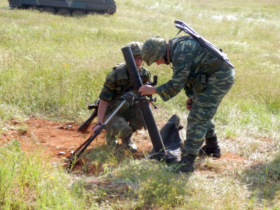 希腊陆军举行实战演习女导弹兵全副武装亮相_高清图集_新浪网