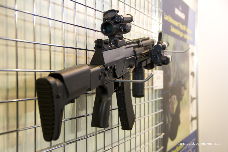 俄制最新型ak-12突击步枪实枪真容亮相_高清图集_新浪网