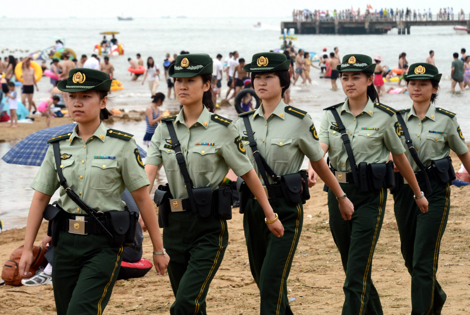 秦皇岛边防女警官巡逻队每日守护南戴河