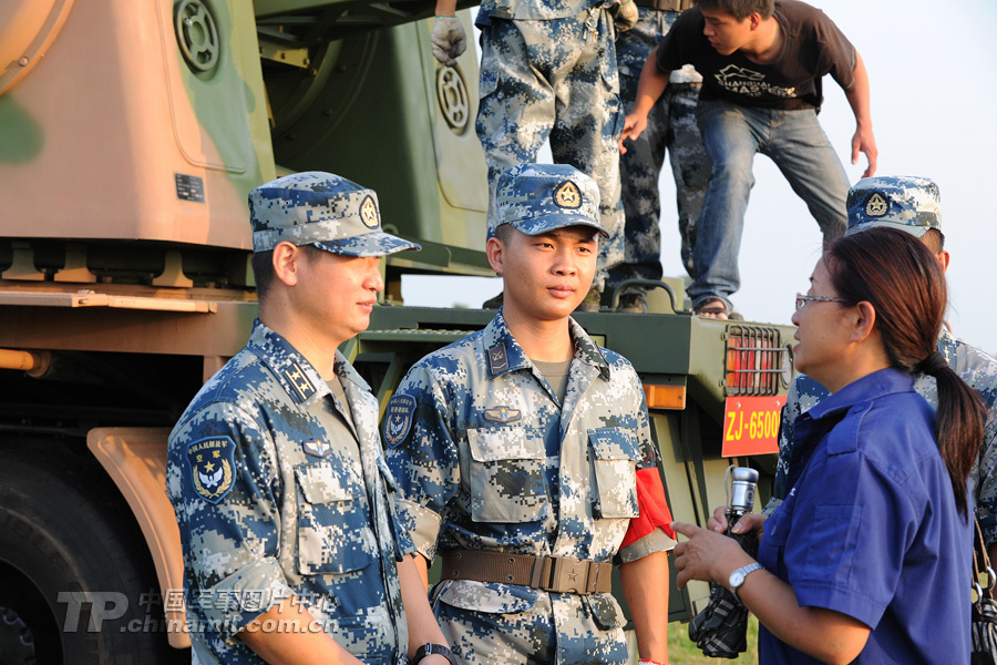 特约记者吴苏琳摄影报道:中国人民解放军驻香港部队防