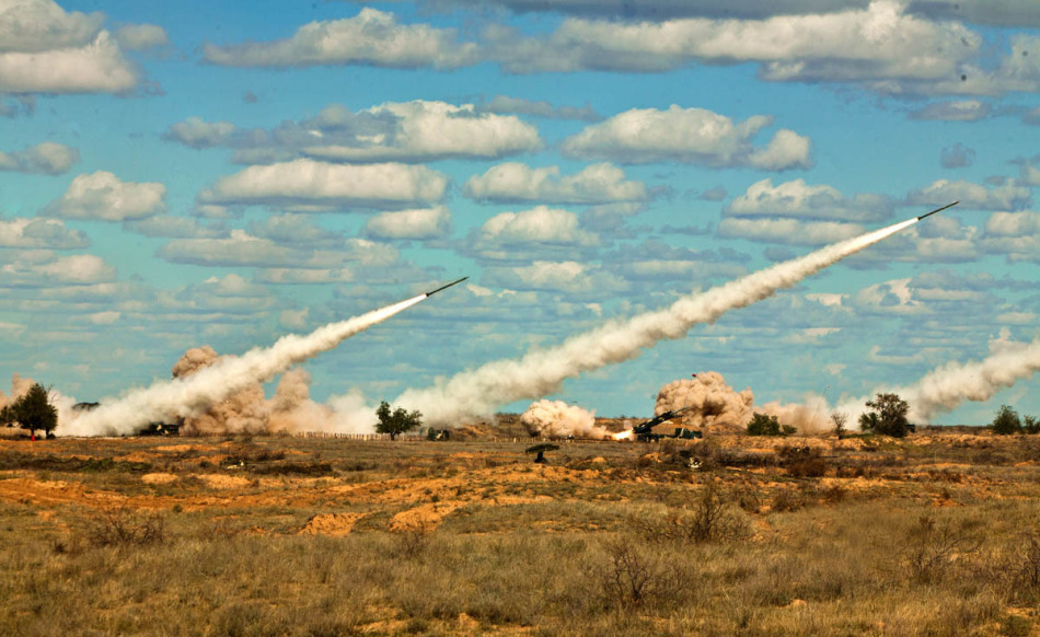 龙卷购火箭炮齐射演习场景