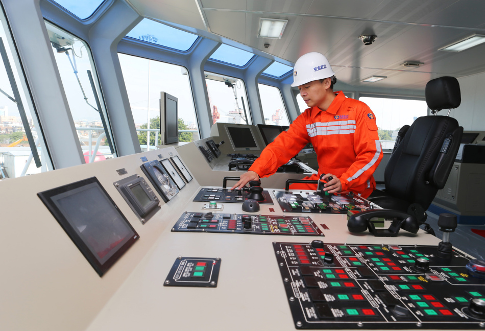 国产最新型6500吨级海洋专业救助船交付使用