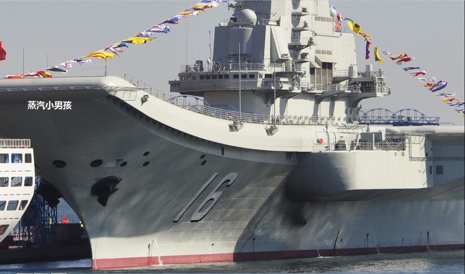 4 环球网综合报道 根据网友近日拍摄的照片,中国海军16号航母辽宁 