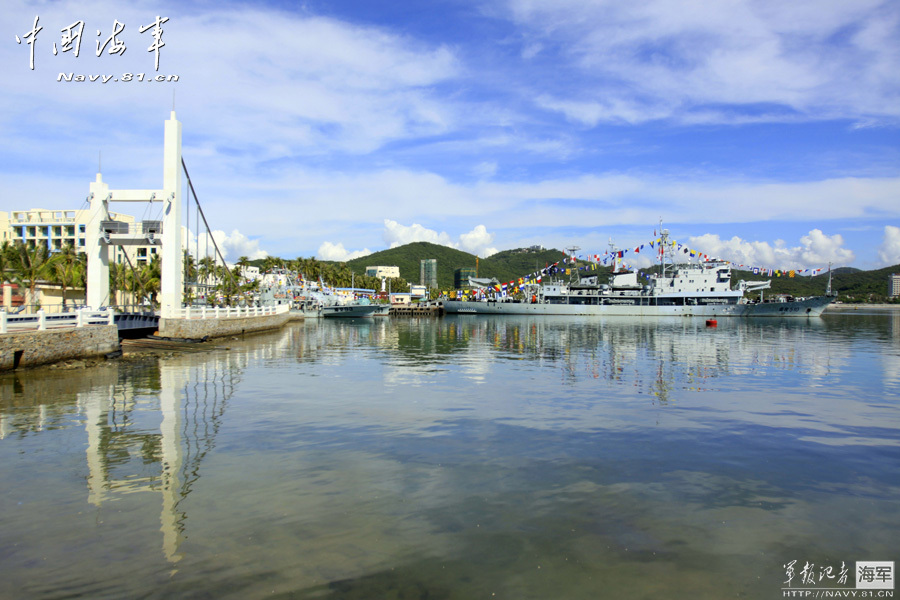 南疆要塞榆林军港天蓝蓝海蓝蓝风景极好