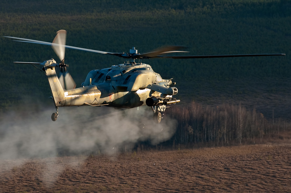 俄军再次公开米-28n攻击直升机超猛空中巡航开火照