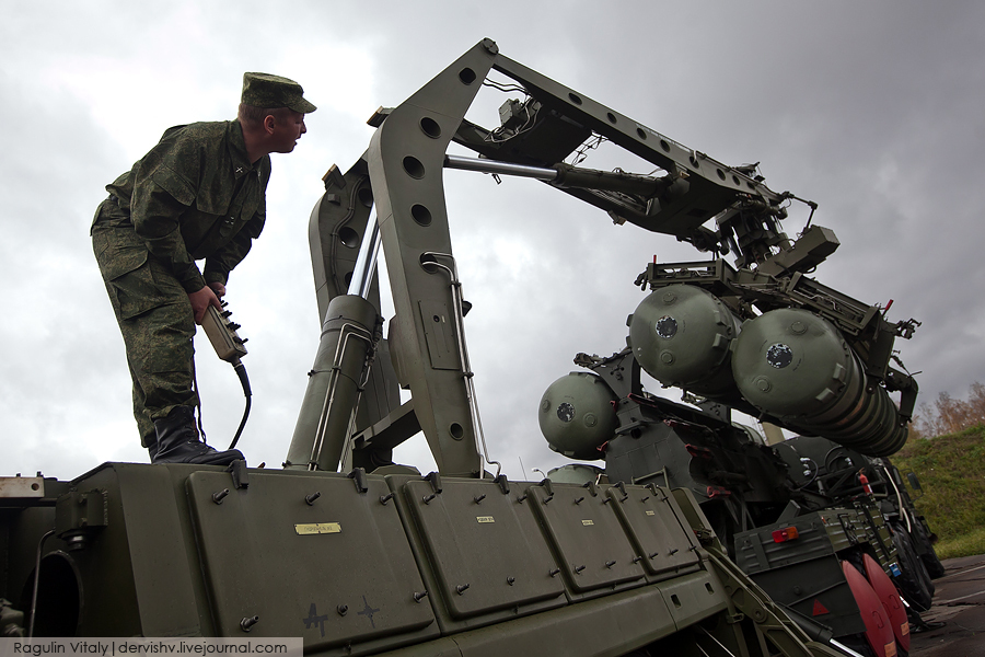 俄军最精锐s-400中远程防空导弹基地曝光