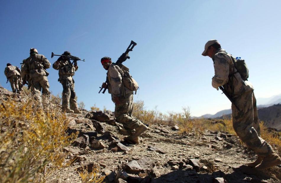 驻阿美军艰苦战斗生活:暗夜出动天当被地当床