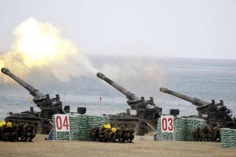 台军代号天雷火炮攻击演练