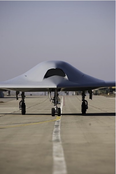 神经元无人隐形战机