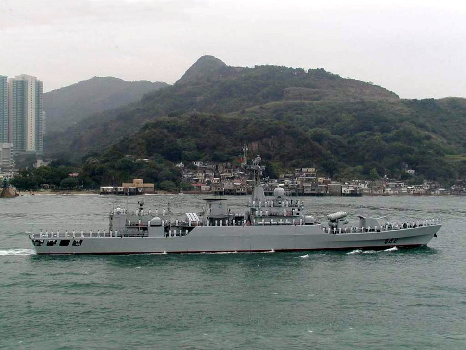 我军铜陵号护卫舰猛射火箭深弹攻击"潜艇"_高清图集_新浪网