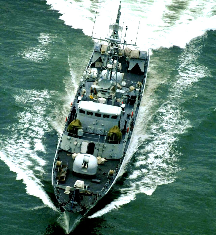 9 / 32 三,037ig型导弹护卫艇  一般来说,中国导弹艇部队的装备主要有