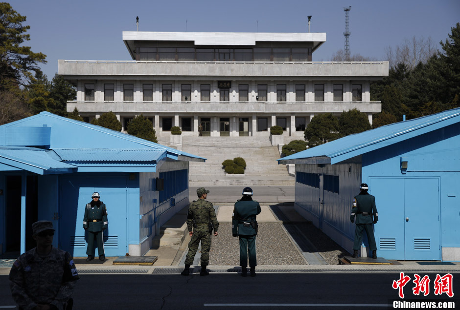 3月21日,驻守在板门店韩军执勤