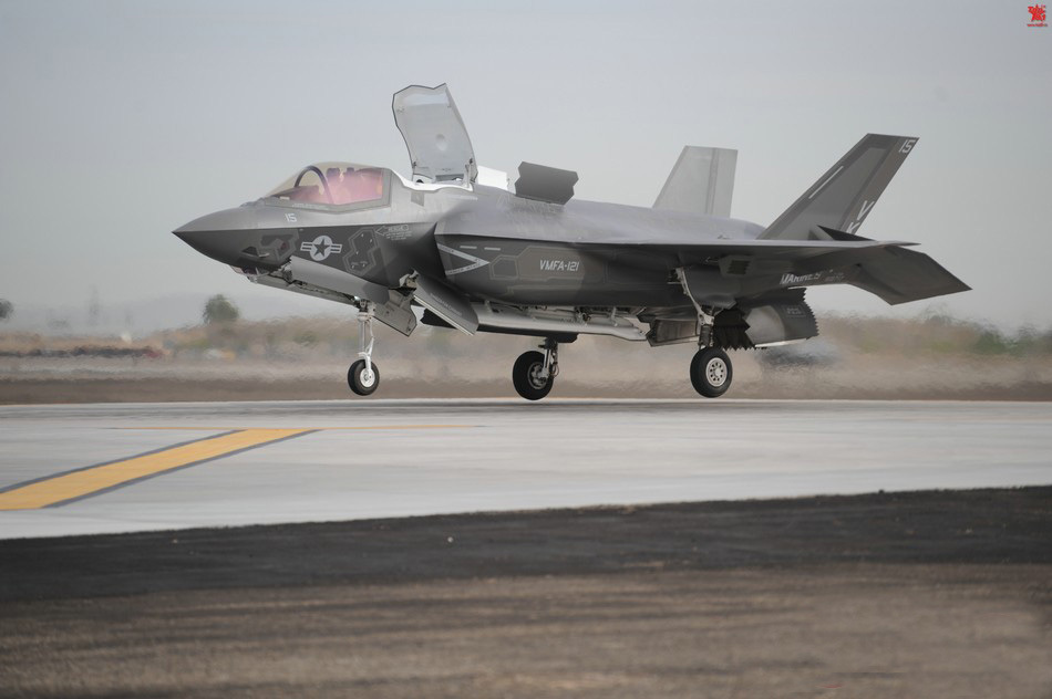 美f-35战机再秀垂直起降性能