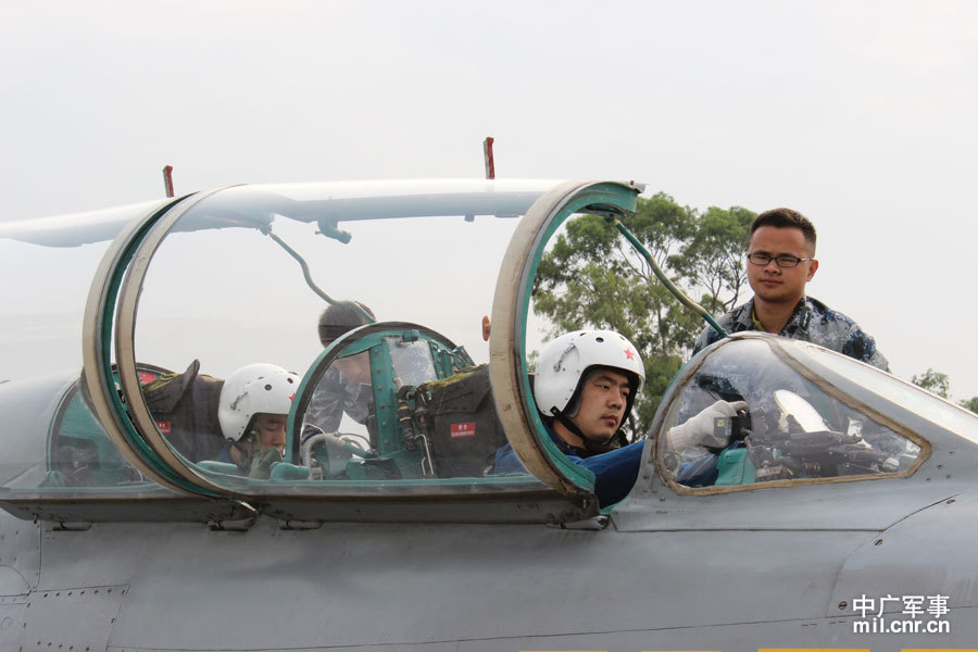 广空二代战机歼7部队打地靶 30名飞行员全合格_高清图集_新浪网