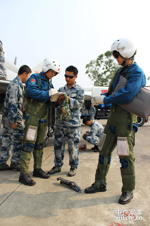 广空二代战机歼7部队打地靶 30名飞行员全合格_高清图集_新浪网
