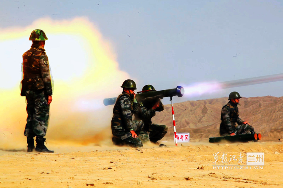 解放军单兵大口径火箭筒成群远距齐射攻击_高清图集_新浪网