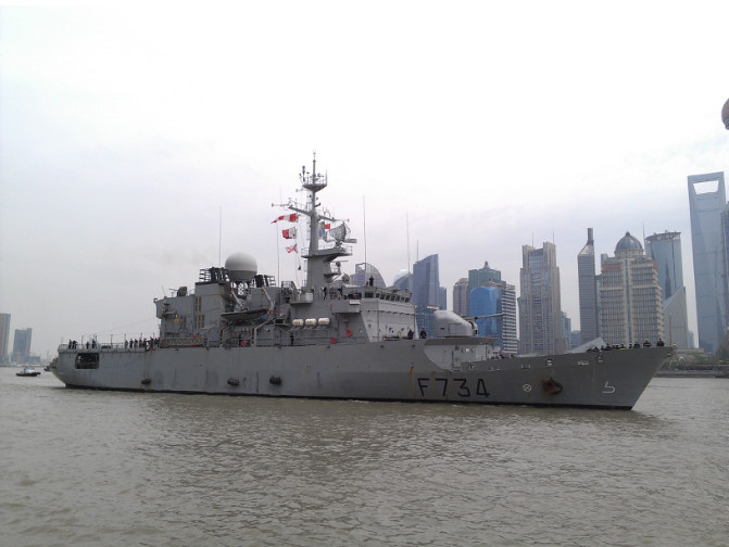 法国海军葡月号护卫舰驶抵上海访问