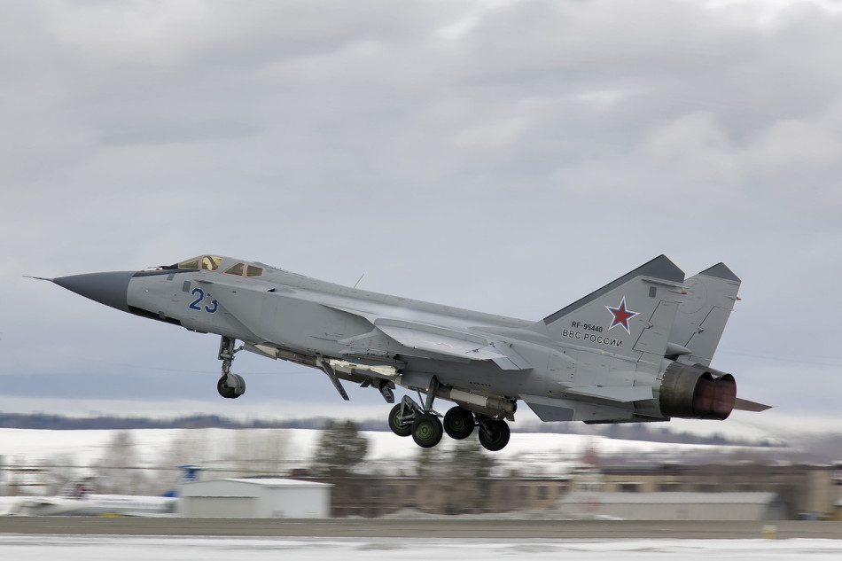 米格-31截击机滑行起飞2
