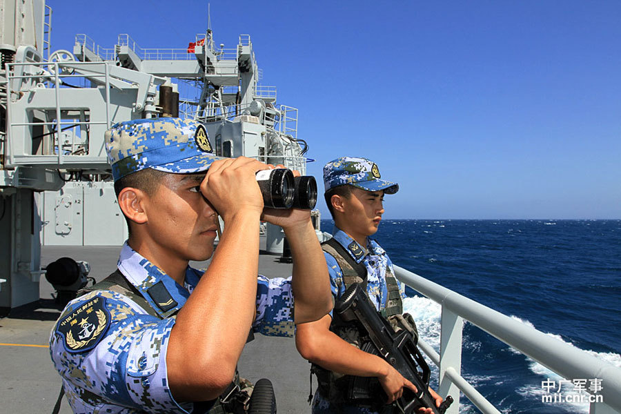 我海军特战兵节日不放假坚守一线护航(1/9)