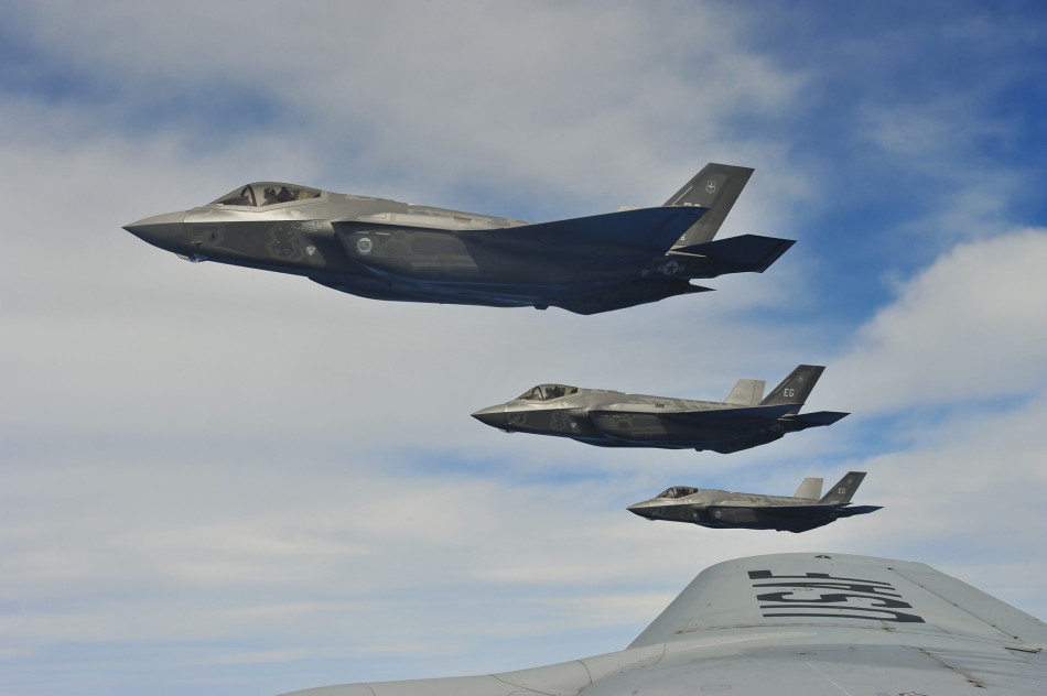 爱德华兹空军基地f-35战机空中加油