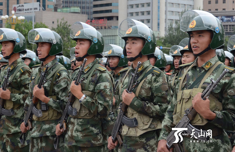 新疆武警部队举行反恐维稳誓师大会