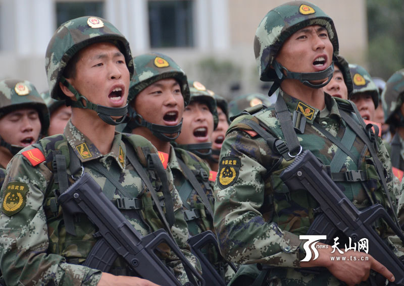 新疆武警部队举行反恐维稳誓师大会