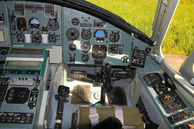 米26直升机驾驶室图片