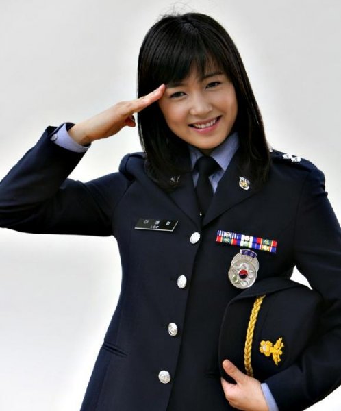 谁更英姿飒爽?韩国最美女海警vs日本女兵