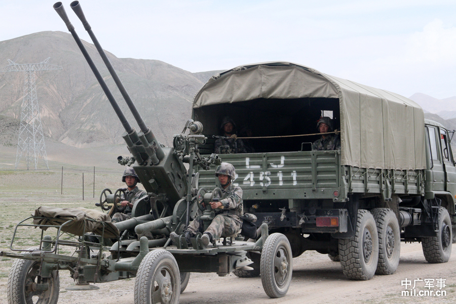 我军仍在服役老旧37毫米57毫米牵引式高射炮