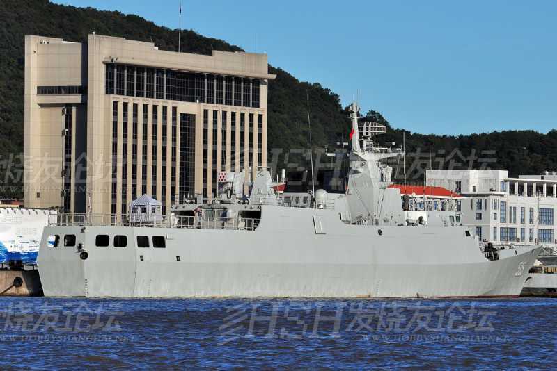 我海军5艘056型护卫舰集结场面挺震撼