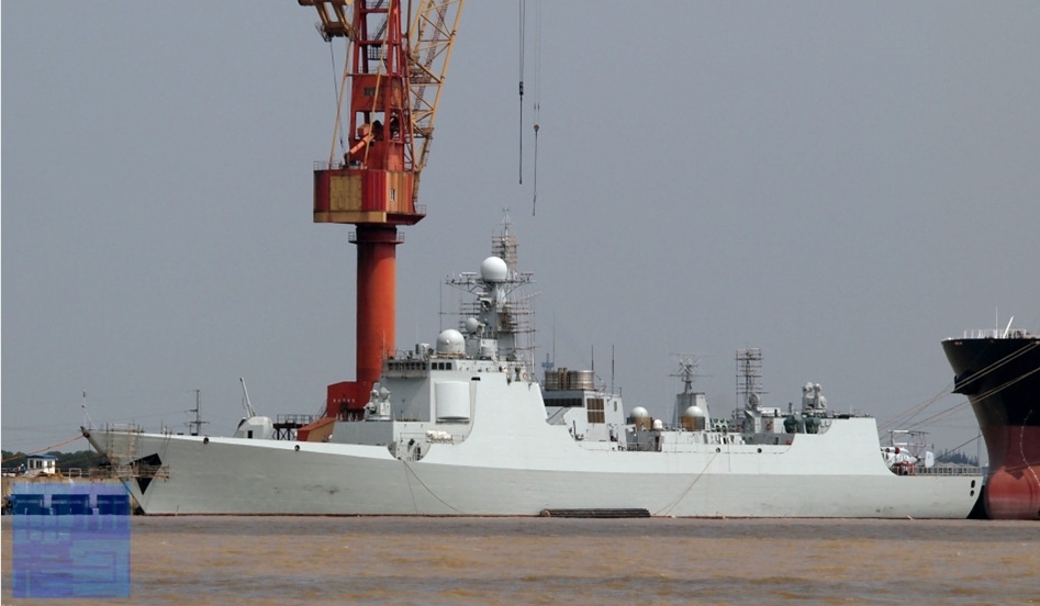 舾装中的052c及052d舰