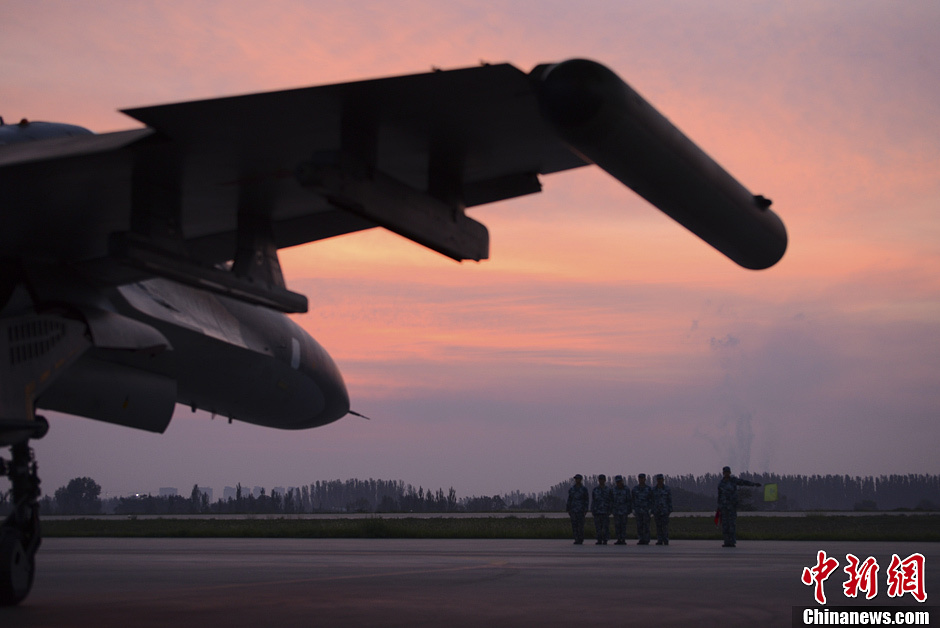 兰空重型战机出动秀超低空火箭弹对地打击绝活_高清图集_新浪网