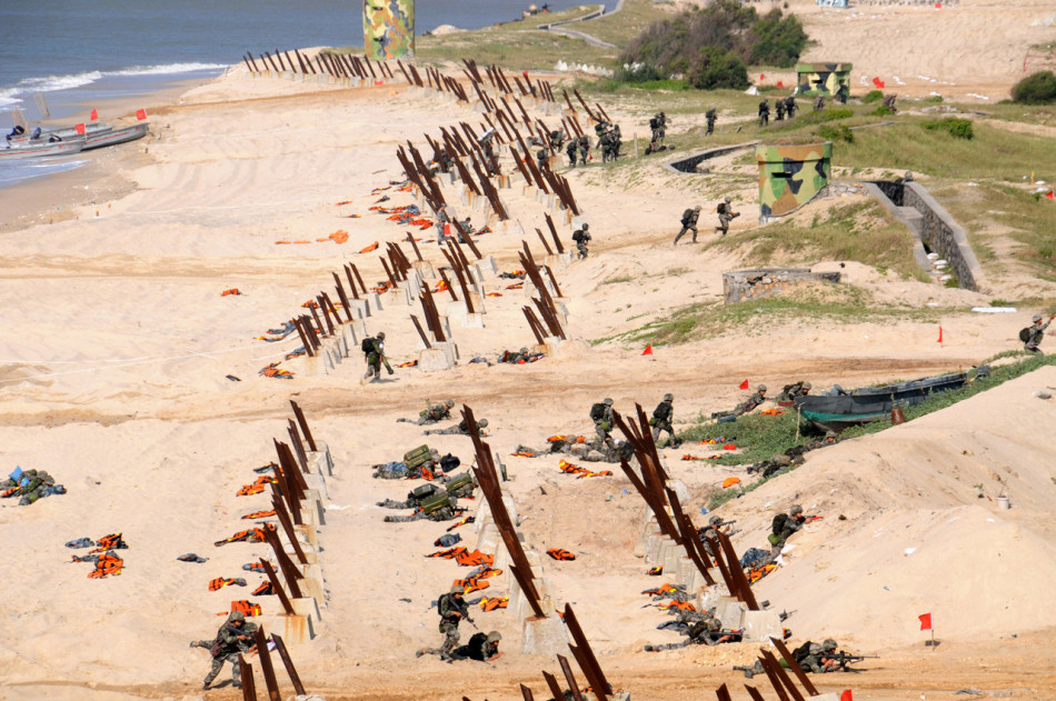 解放军练大规模抢滩登陆战 精锐部队陆空攻击_高清图集_新浪网