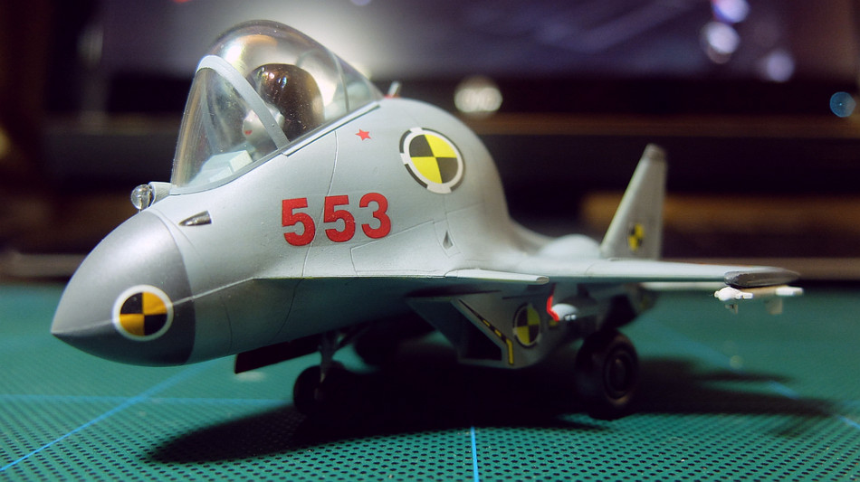 网友秀歼15飞鲨舰载战斗机q版搞笑模型