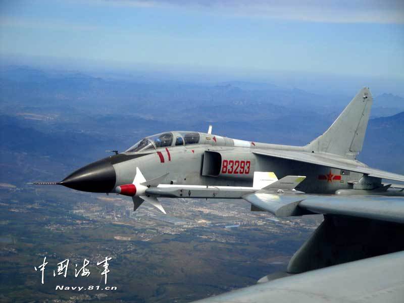 飞豹挂载的霹雳8格斗导弹发射瞬间