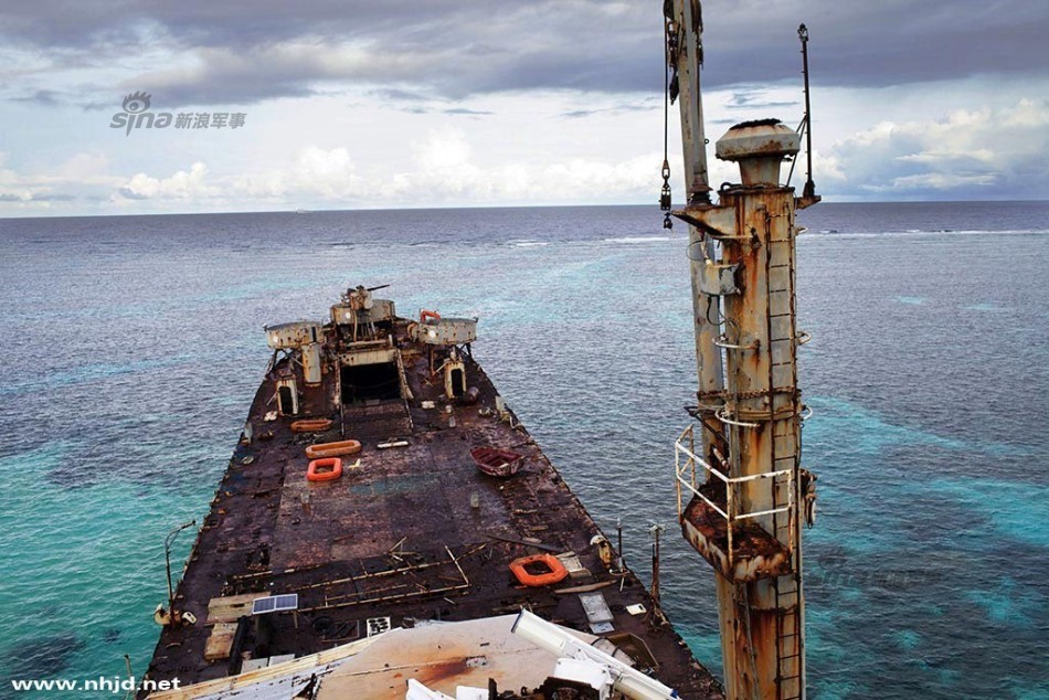 菲律宾搁浅登陆舰上生锈严重