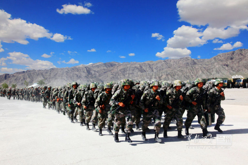 枪口所向,一个个目标土崩瓦解……旅长朱永黎对记者说:"我们采取每月