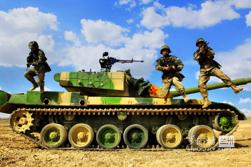 枪口所向,一个个目标土崩瓦解……旅长朱永黎对记者说:"我们采取每月