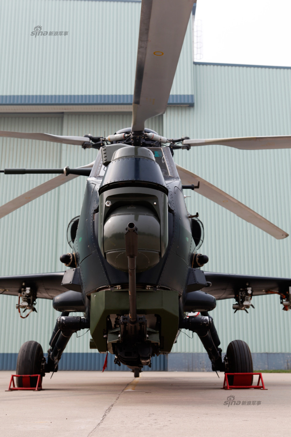 武直10攻击直升机正视可清晰看到光电设备