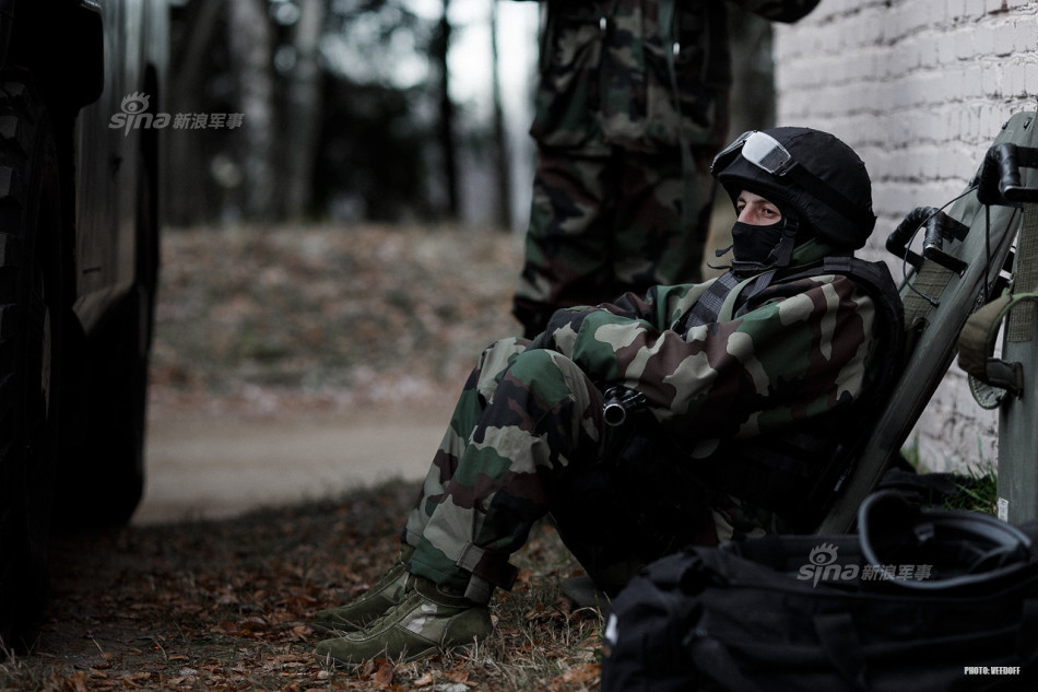 暴力机器大集合:俄多支精锐特警部队扎堆亮相_高清图集_新浪网