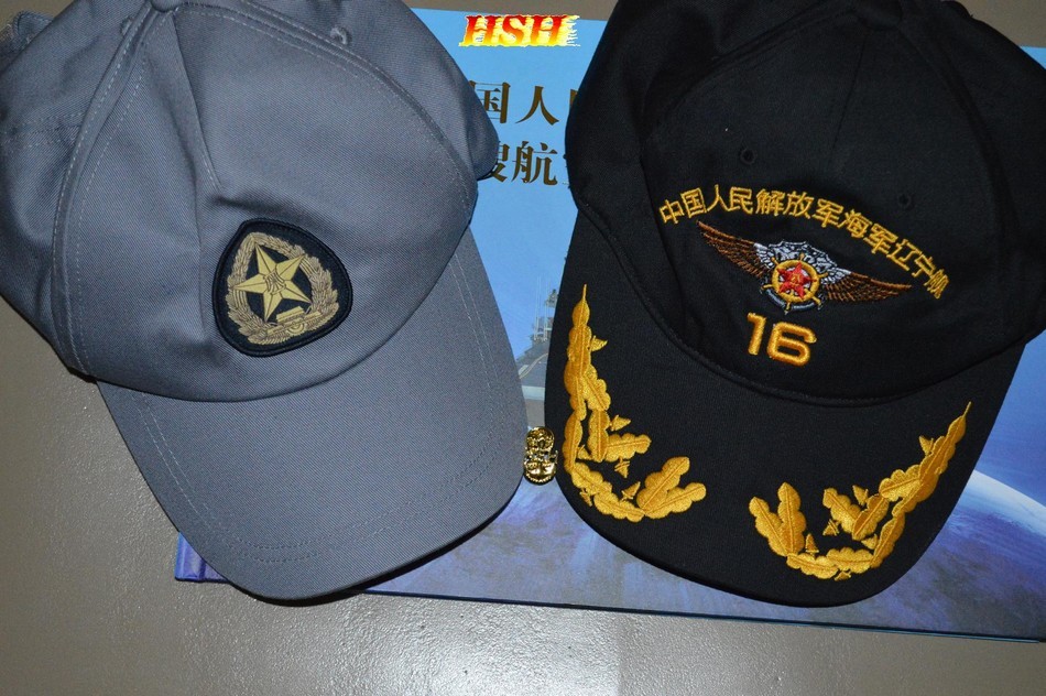 网友展示的辽宁舰航母官方作训帽