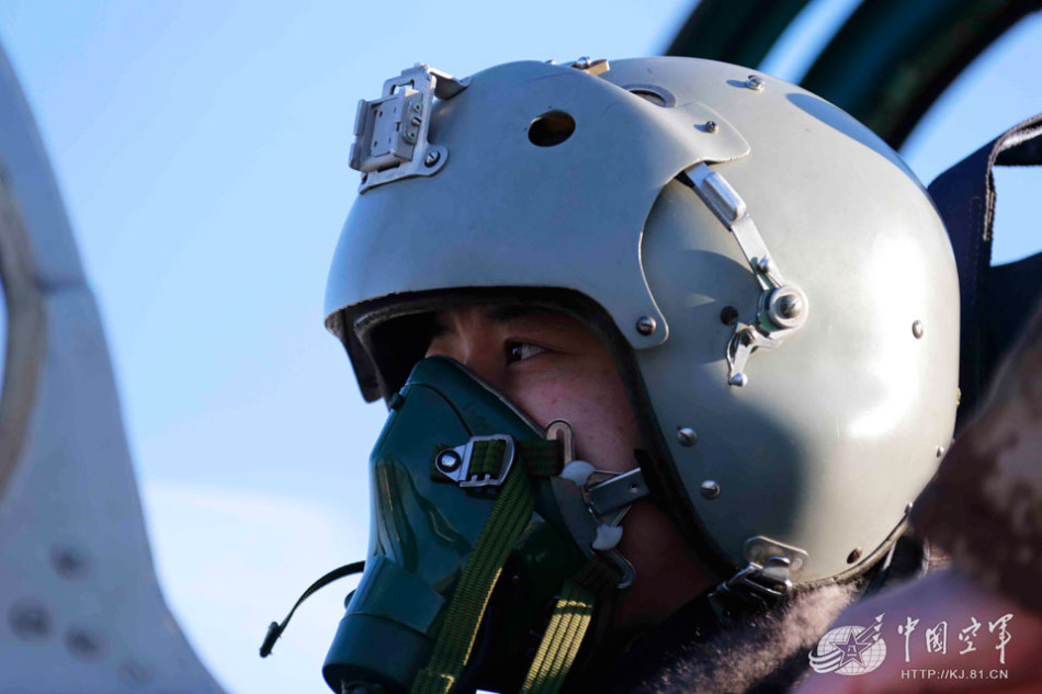 迎接飞行员归来 支持   键翻阅图片 列表查看 大图 全屏观看 7 / 14 1