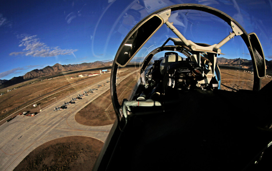 中国空军高原机场曝光 配大量三代先进战机_高清图集_新浪网