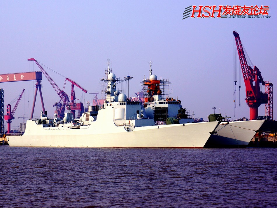 国产052c与052d战舰侧面对比 舰炮雷达区别大