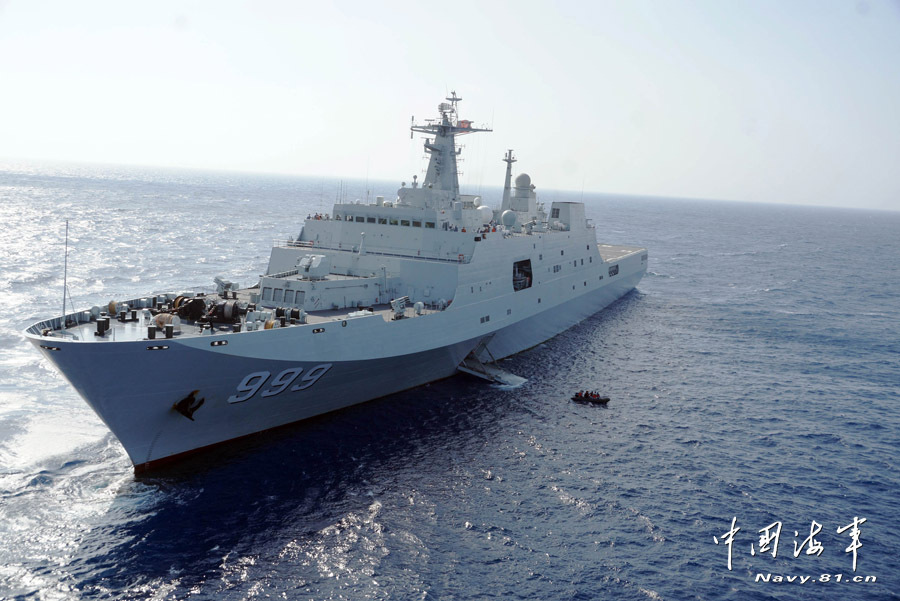 井冈山舰抵失联疑似海区放出快艇飞机联合搜寻