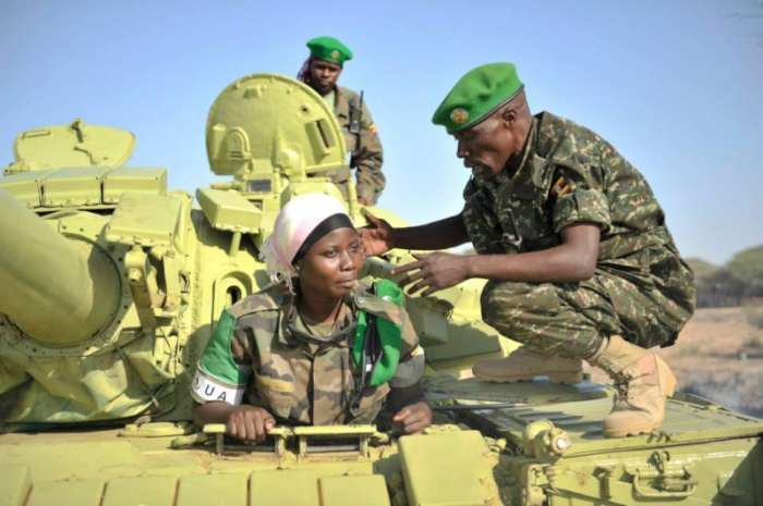 下页 上页 自动播放 下载原图 乌干达人民国防军女坦克兵曝光!