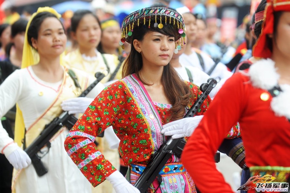 越南举行阅兵式彩排 枪械种类多女子方队多