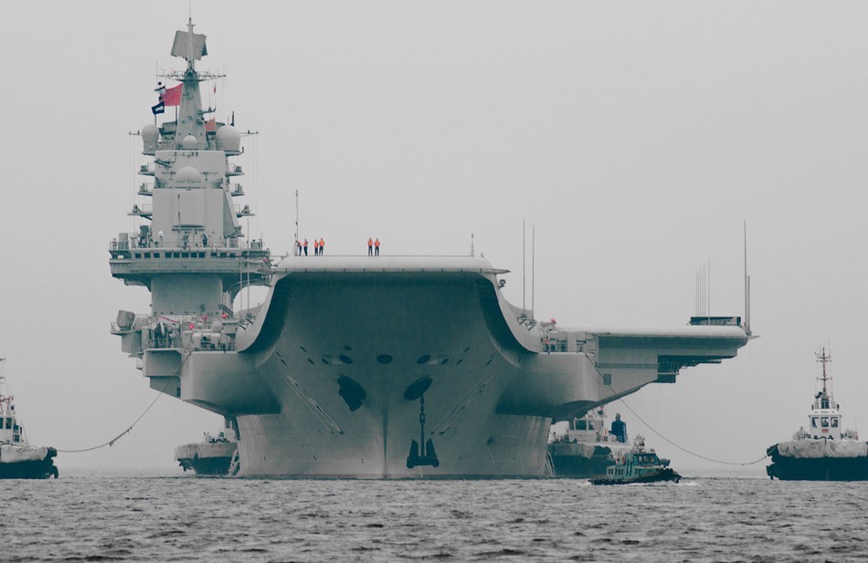 辽宁舰进干船坞进行甲板大改装 疑似上弹射器?_高清图集_新浪网