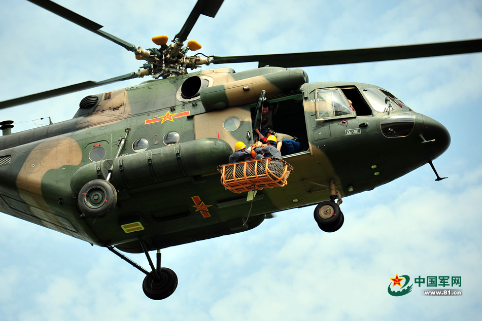 首见我军武直10挂空导弹出动 做工相当精细