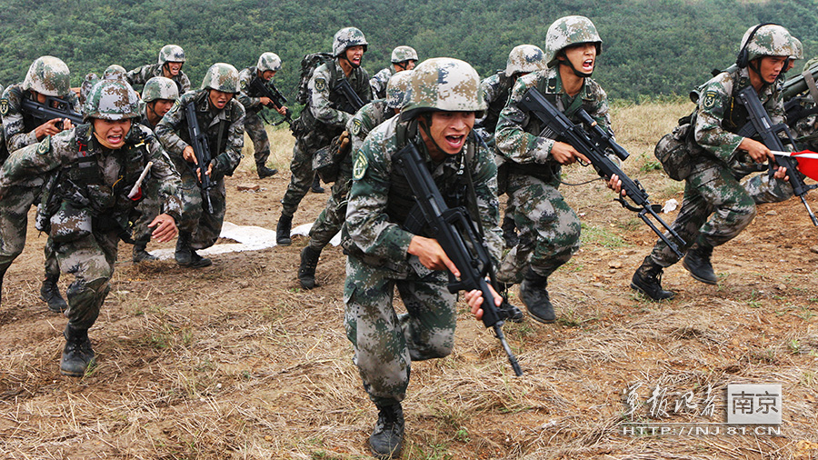 我军步兵连训练特战化 战力强大演习中吓坏蓝军_高清图集_新浪网